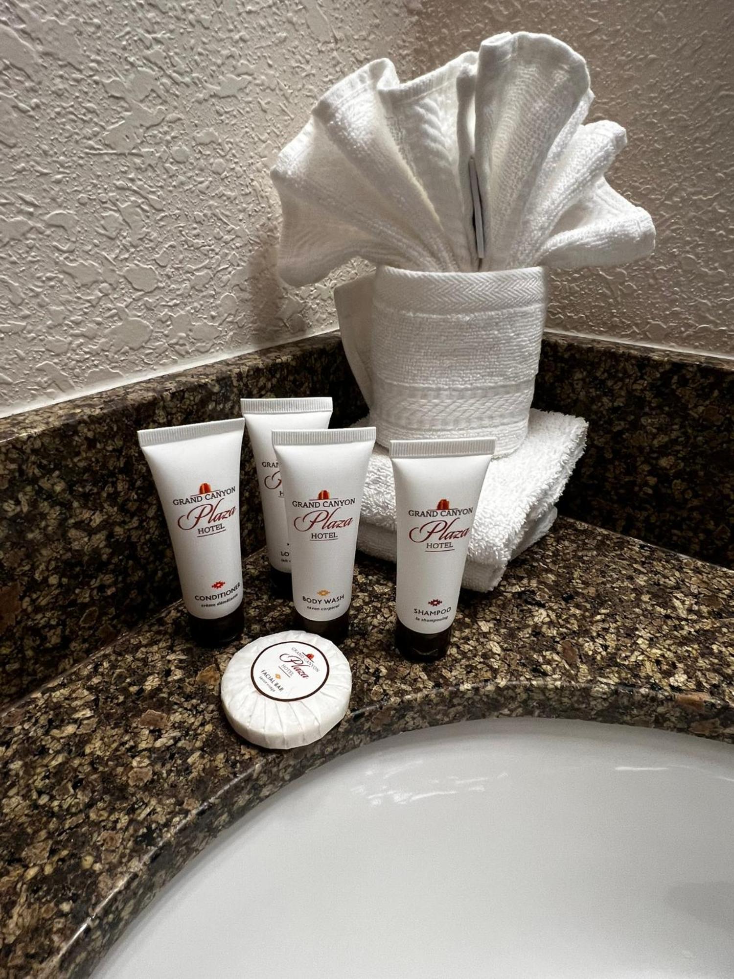 Canyon Plaza Premier Studio And Apartments Тусан Екстериор снимка