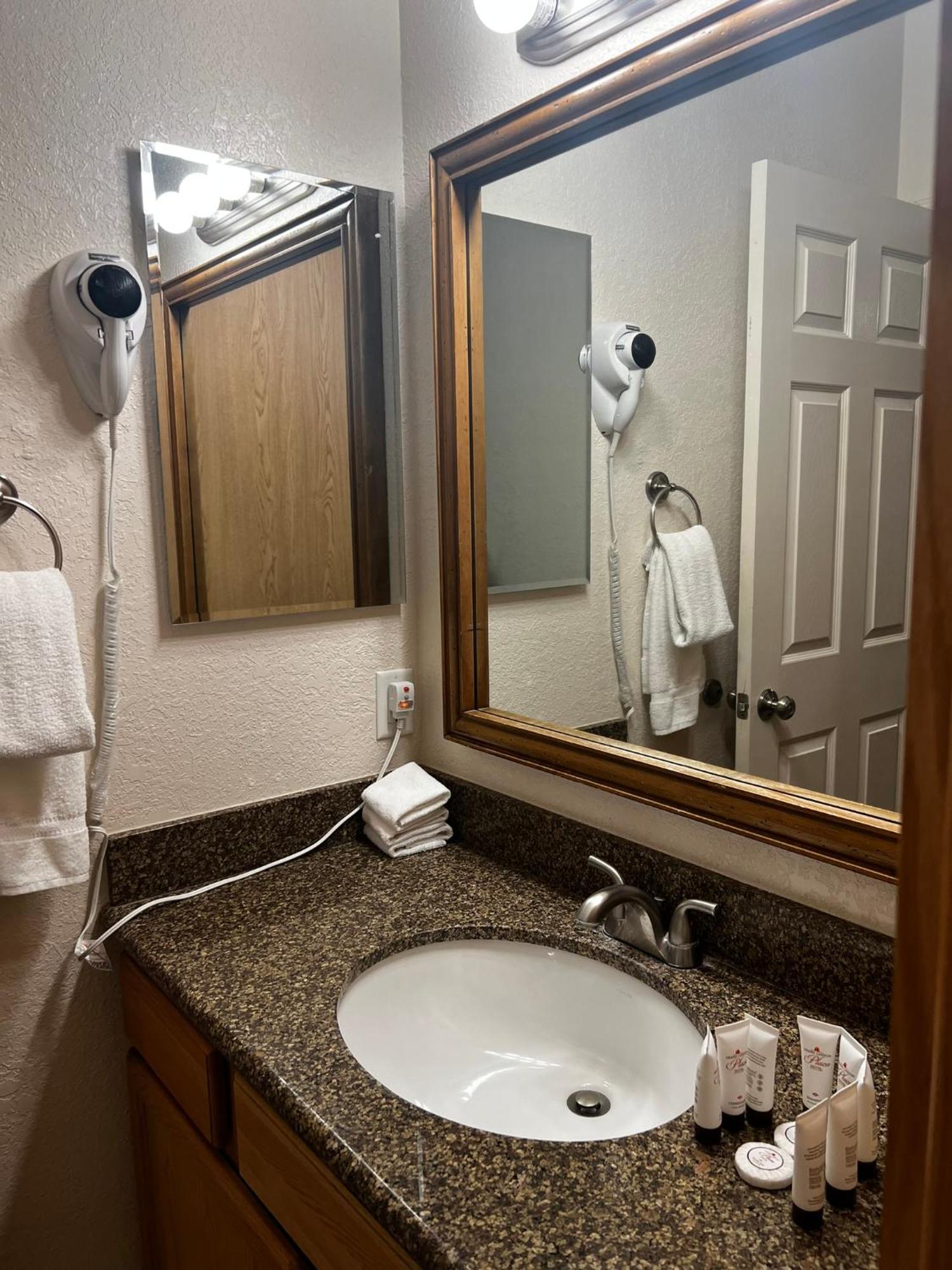 Canyon Plaza Premier Studio And Apartments Тусан Екстериор снимка